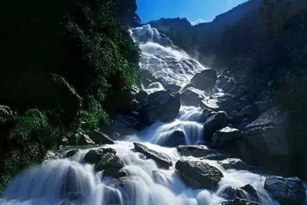 秋日邵阳穿衣指南_秋日邵阳穿什么衣服_秋日邵阳天气温度